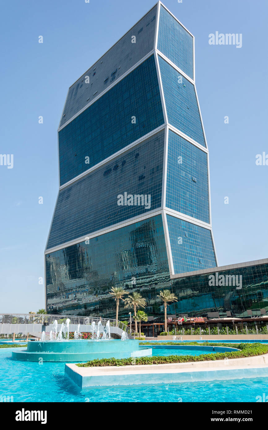 Doha, Katar - 5. November 2016. Gebogene Wohnwolkenkratzer in West Bay Lagoon in Doha, Katar. Stockfoto