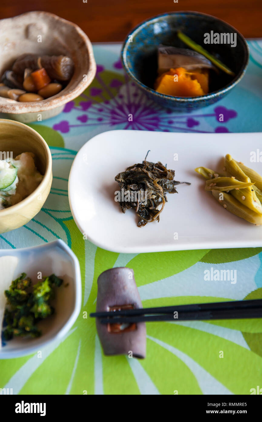 Vor tausend Jahren, in der Blütezeit der japanischen kaiserlichen Hof, Royals und Adelige es auf Wochen begeben - lange Wanderungen in den drei Prinzip zu beten. Stockfoto