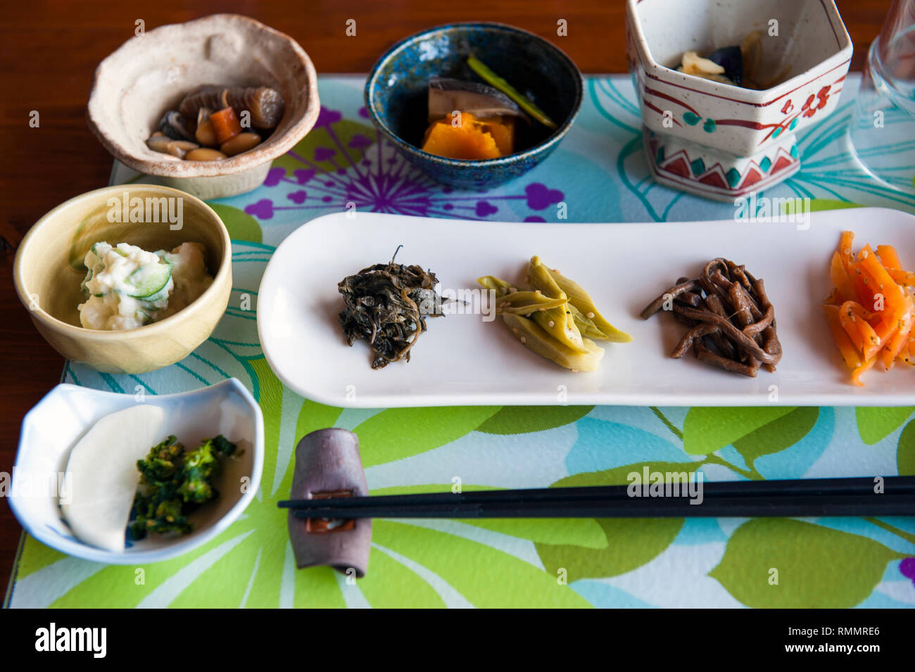Vor tausend Jahren, in der Blütezeit der japanischen kaiserlichen Hof, Royals und Adelige es auf Wochen begeben - lange Wanderungen in den drei Prinzip zu beten. Stockfoto