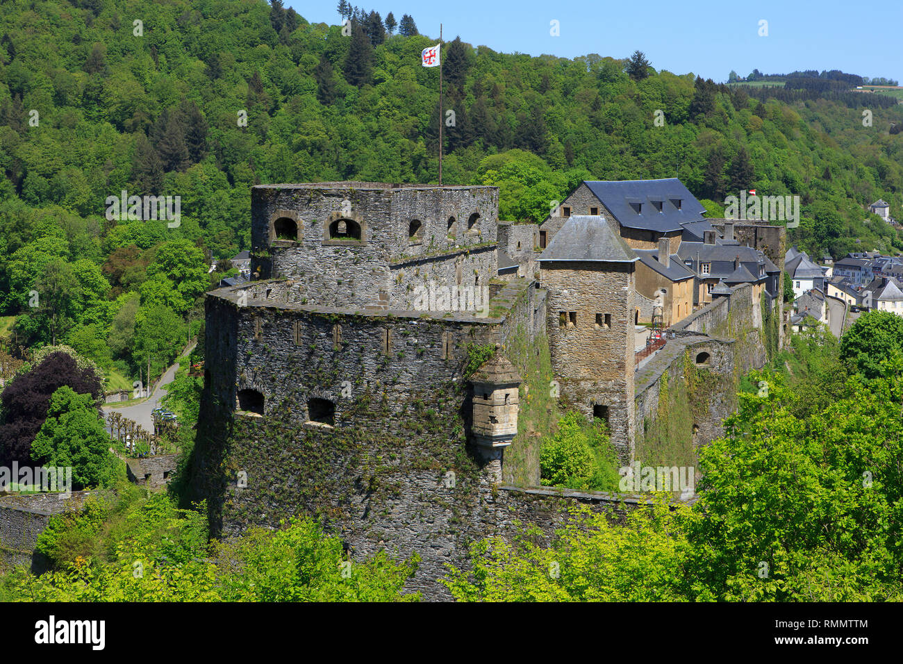 Panoramablick über das 10. Jahrhundert Bouillon Burg und Stadt entlang