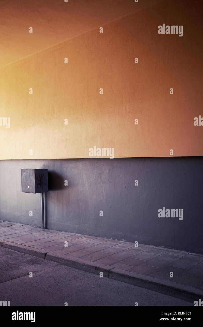 Grauen und gelben wand Stockfoto