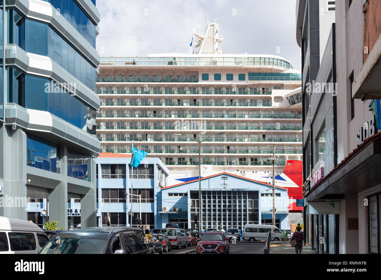 P&O Britannia Kreuzfahrtschiff von Bridge Street, Castries, St. Lucia, Kleine Antillen, Karibik Stockfoto