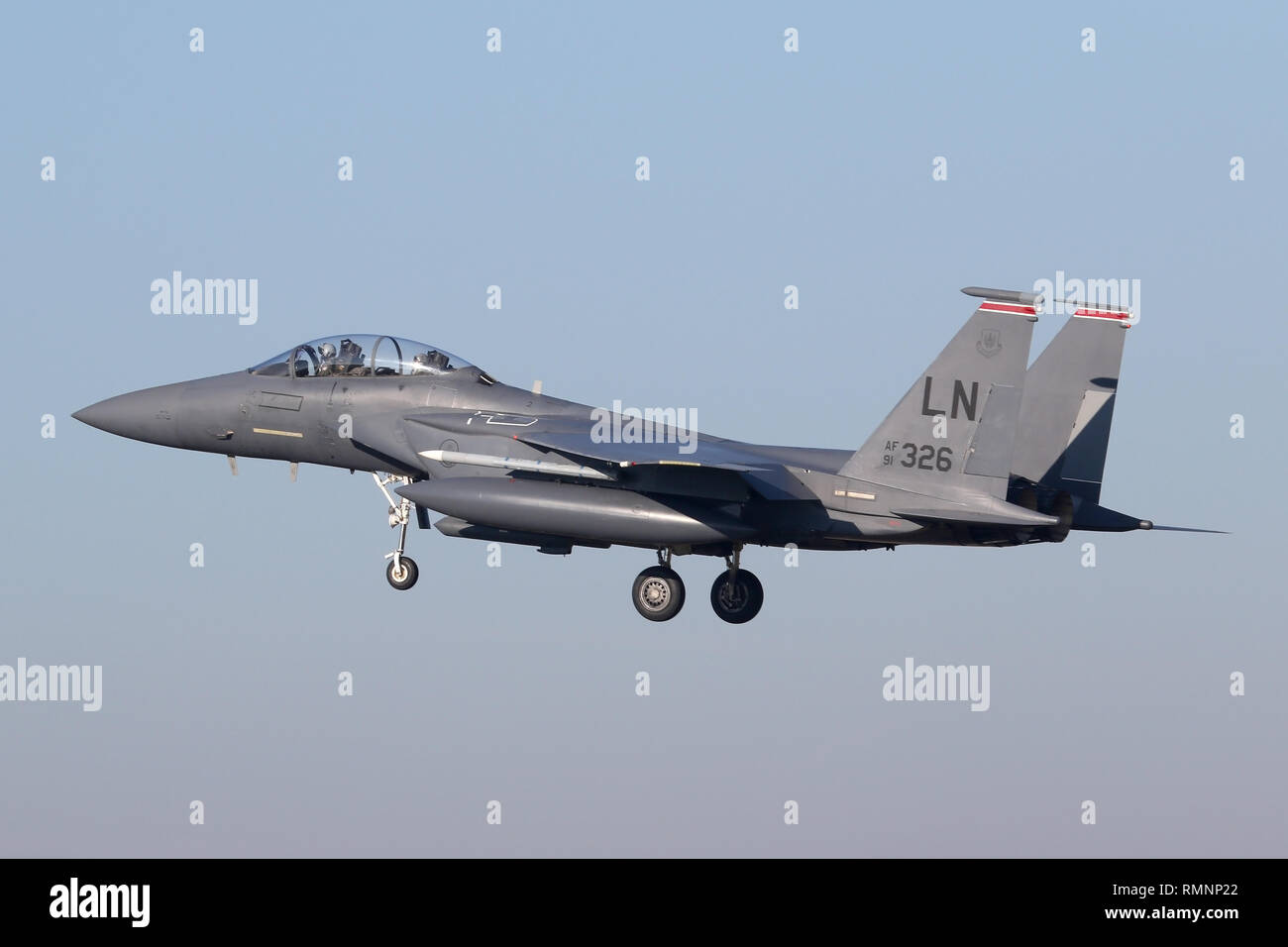 494Th Fighter Squadron F-15E Strike Eagle auf dem Ansatz in die RAF Lakenheath. Stockfoto
