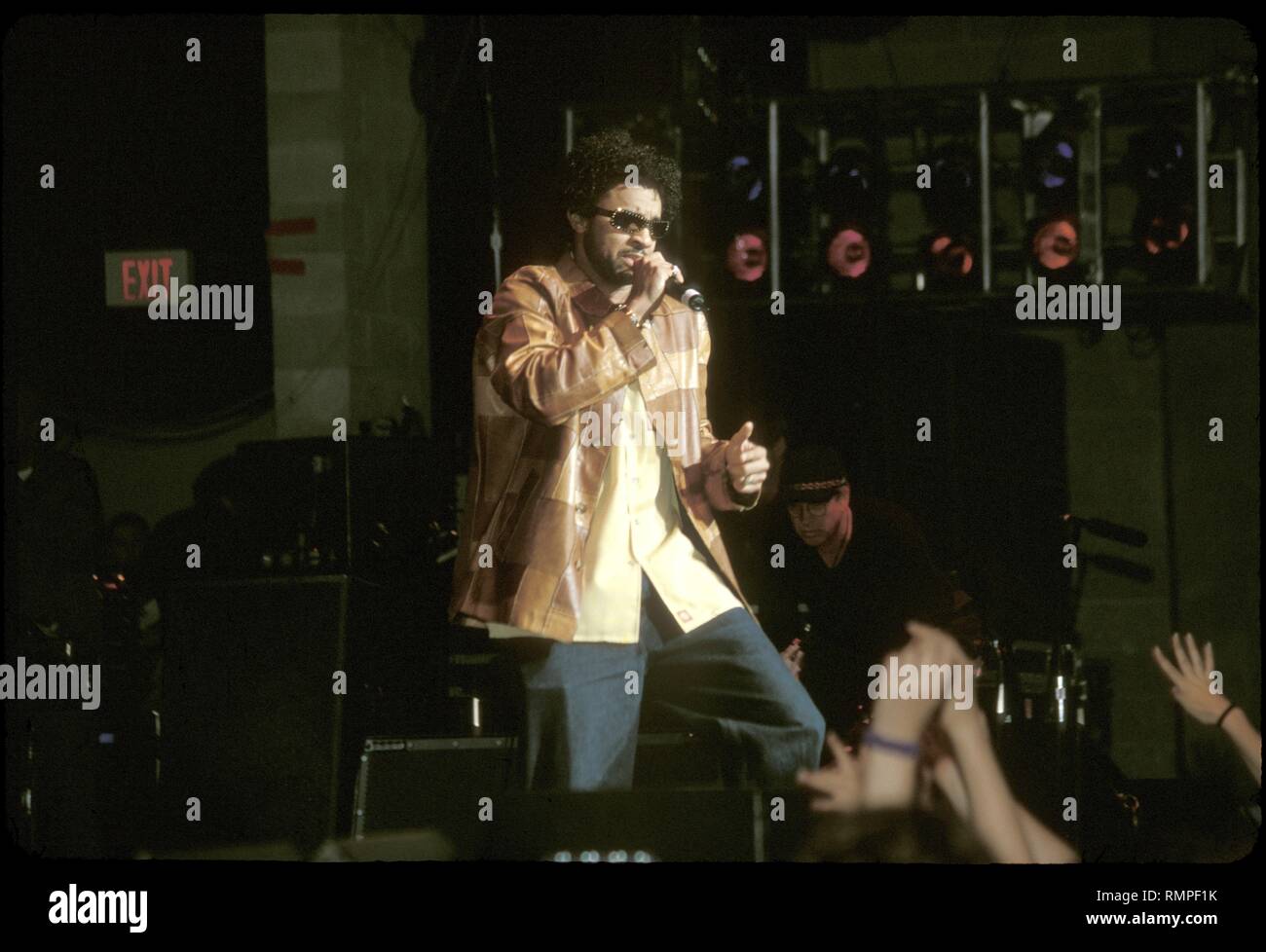 Jamaikanischer reggae Sänger Orville Burrell, besser bekannt unter seinem Künstlernamen Shaggy bekannt ist, dargestellt auf der Bühne während einer "live"-Konzert aussehen. Stockfoto