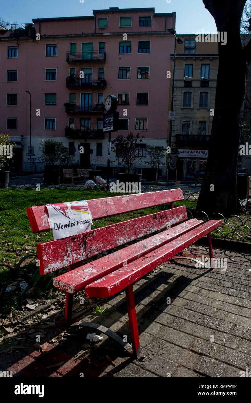 Foto Carlo Cozzoli - LaPresse 16-02-19 Milano (Italia) Cronaca Panchina Rossa in Piazza Dergano. Nella foto l'artista Roberto Muscinelli Stockfoto