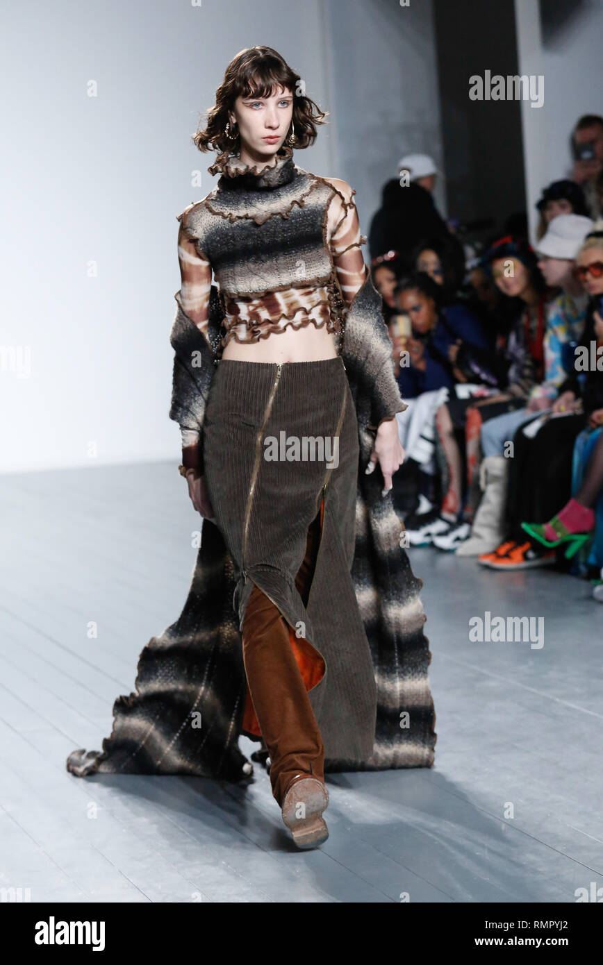 London, Großbritannien. 16. Februar 2019. Modelle gehen Sie die Start- und Landebahn an der ASSAI zeigen während der London Fashion Week Februar 2019 an der BFC zeigen Raum am 15. Februar 2019 in London, England. Quelle: Michal Busko/Alamy leben Nachrichten Stockfoto