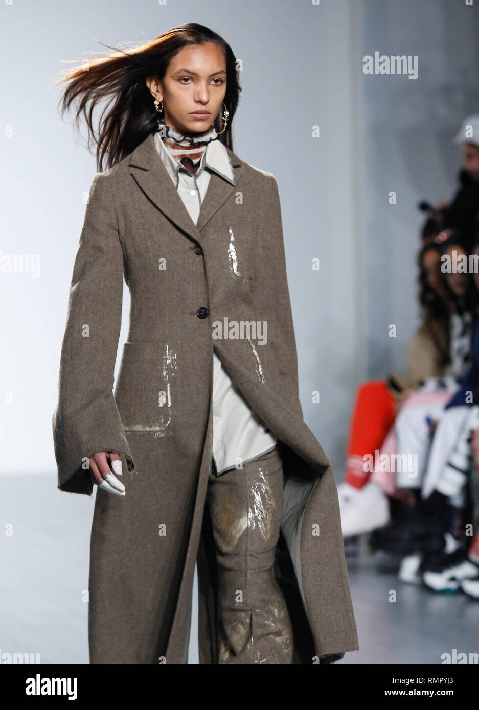 London, Großbritannien. 16. Februar 2019. Modelle gehen Sie die Start- und Landebahn an der ASSAI zeigen während der London Fashion Week Februar 2019 an der BFC zeigen Raum am 15. Februar 2019 in London, England. Quelle: Michal Busko/Alamy leben Nachrichten Stockfoto