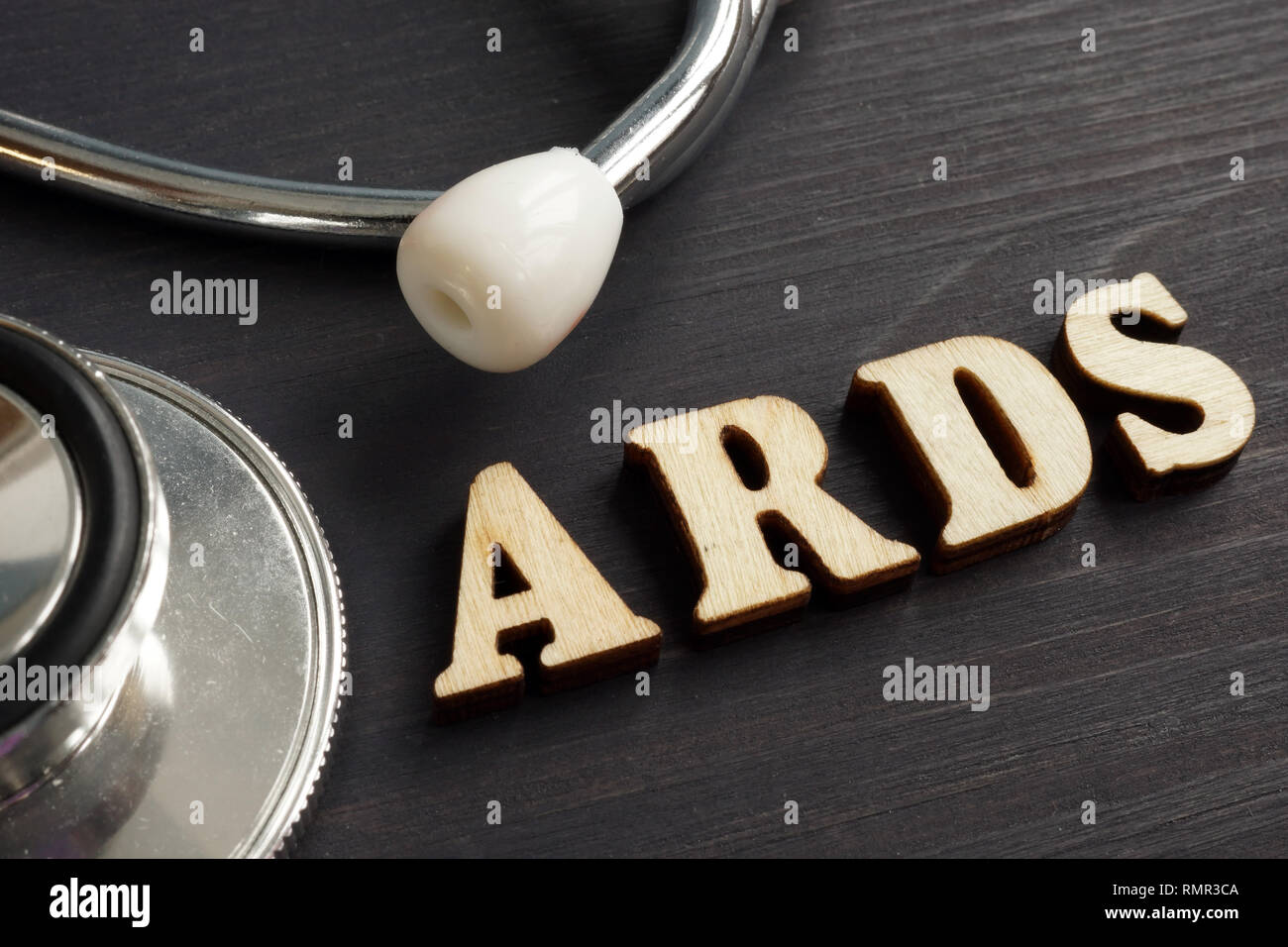 Diagnose Acute Respiratory Distress Syndrome, ARDS und Stethoskop. Stockfoto