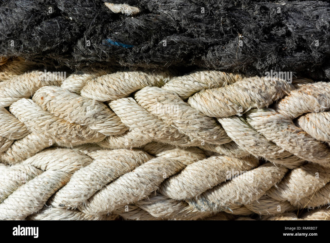 In der Nähe von Alte beschädigt festmachen Seile für Hintergrund oder Textur Stockfoto