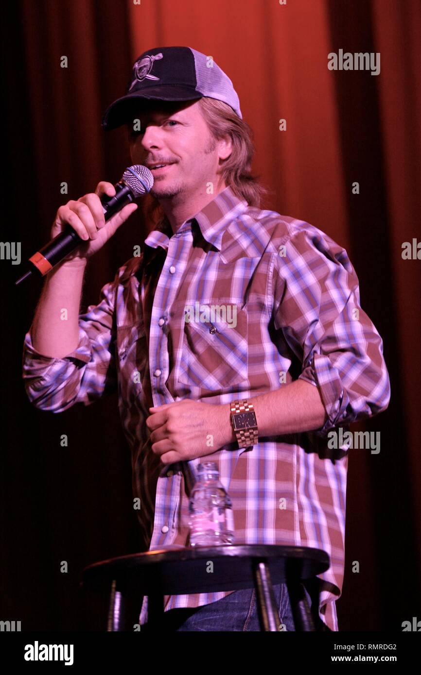 Schauspieler und Schauspieler David Spade wird gezeigt auf der Bühne während eines Stand up Comedy aussehen. Stockfoto