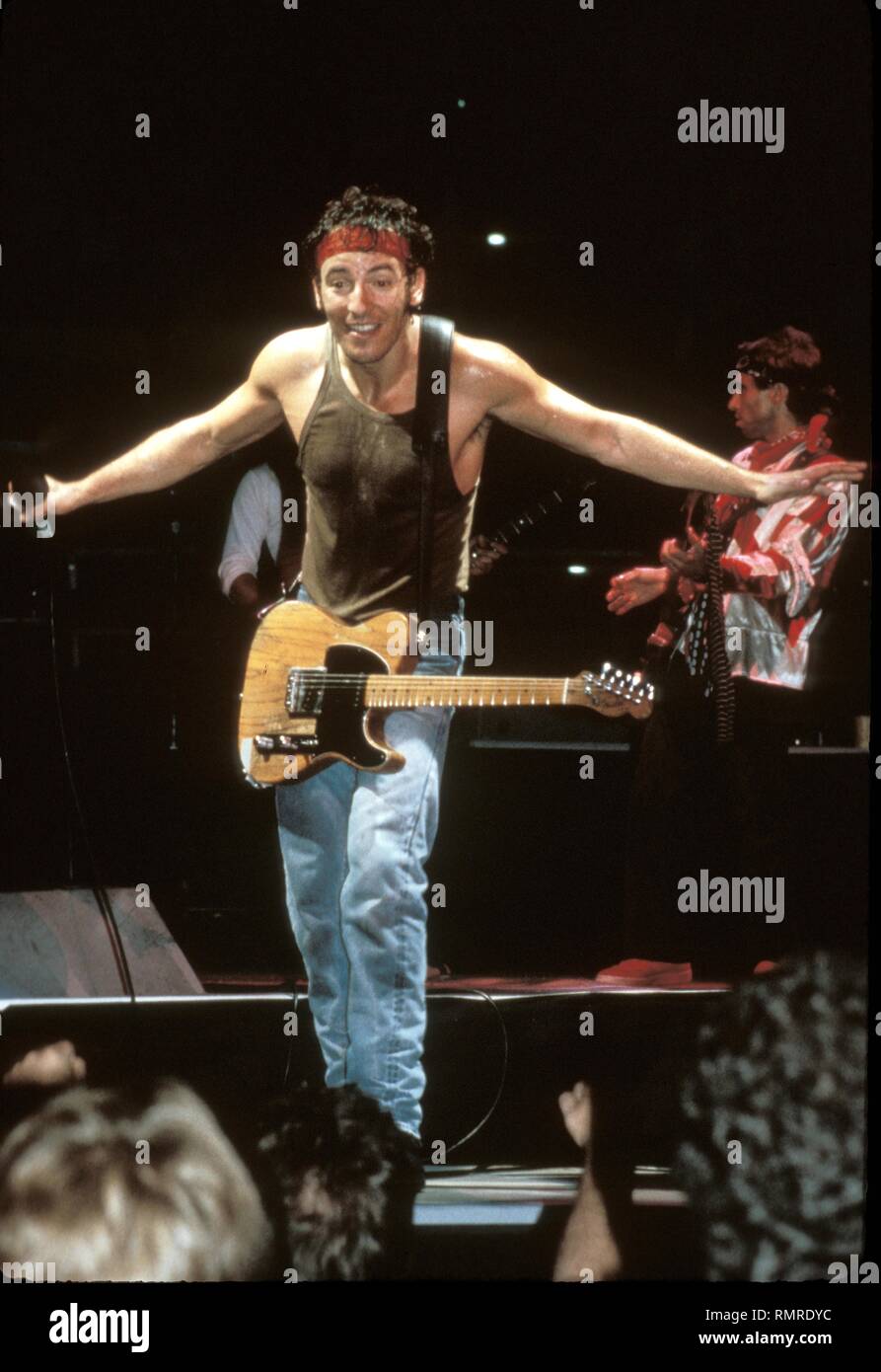 Sänger, Songwriter und Gitarrist Bruce Springsteen, der den Spitznamen "der Boss", gezeigt wird, ist auf der Bühne während einer "live"-Konzert aussehen. Stockfoto