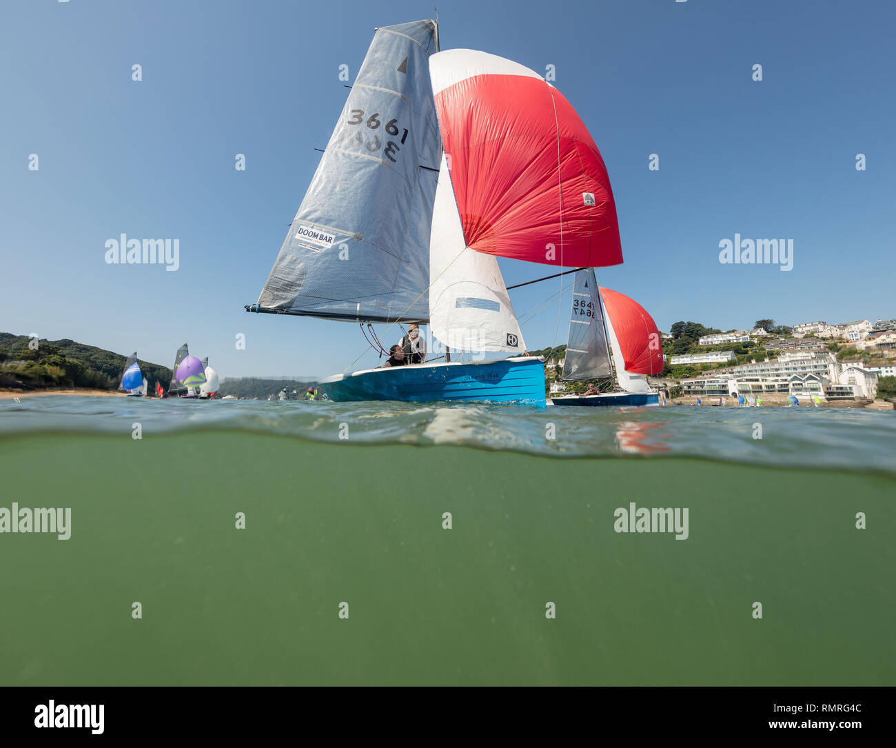 Segeln in Salcombe Mündung im Sommer. Stockfoto