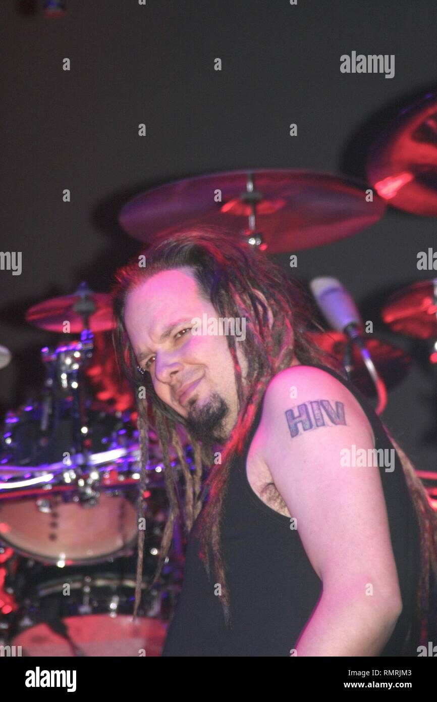 Sänger Jonathan Davis der Nu metal band Korn wird gezeigt auf der Bühne während einer "live"-Konzert aussehen. Stockfoto Sänger Jonathan Davis der Nu metal band Korn wird gezeigt auf der Bühne während einer "live"-Konzert aussehen. Stockfoto