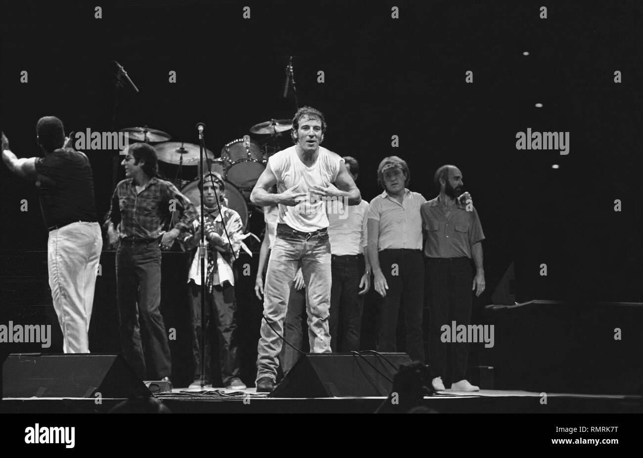 Sänger, Songwriter und Gitarrist Bruce Springsteen wird gezeigt auf der Bühne während einer "live"-Konzert aussehen. Stockfoto