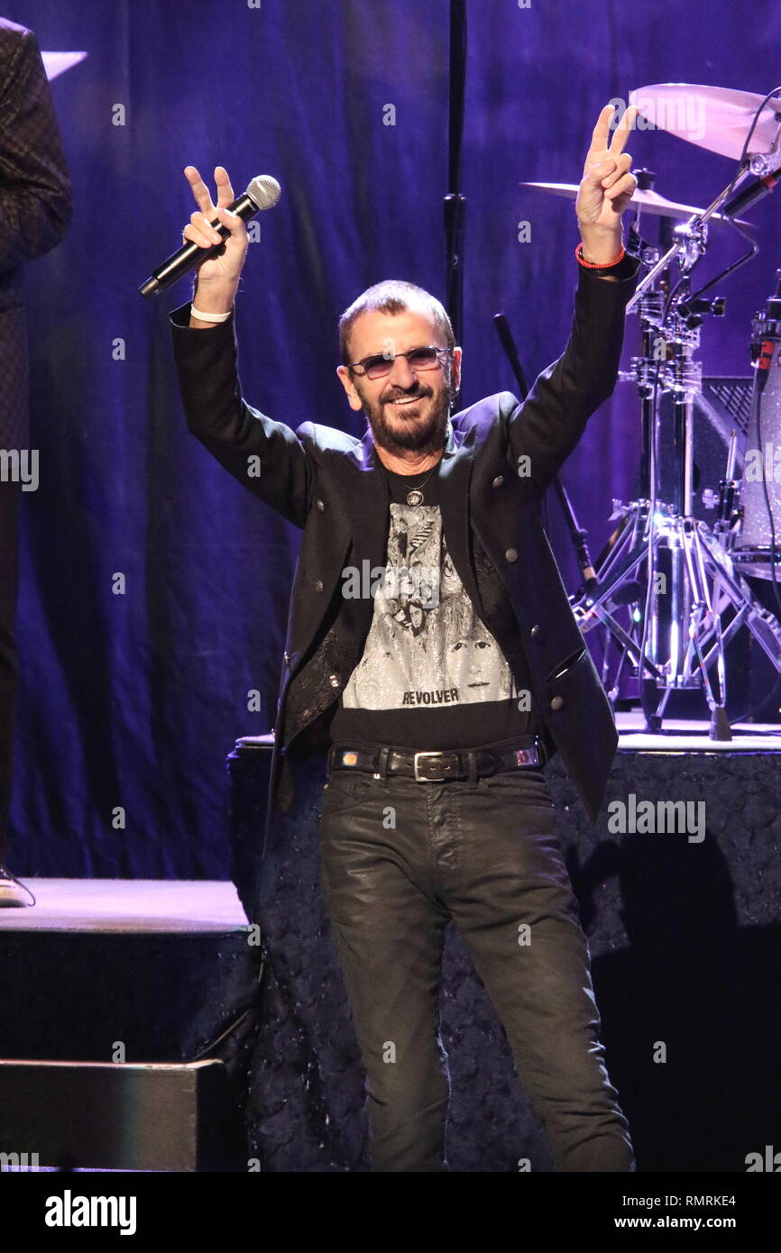 Musiker Ringo Starr wird gezeigt auf der Bühne während einer "live"-Konzert Aussehen seine All Starr Band. Stockfoto