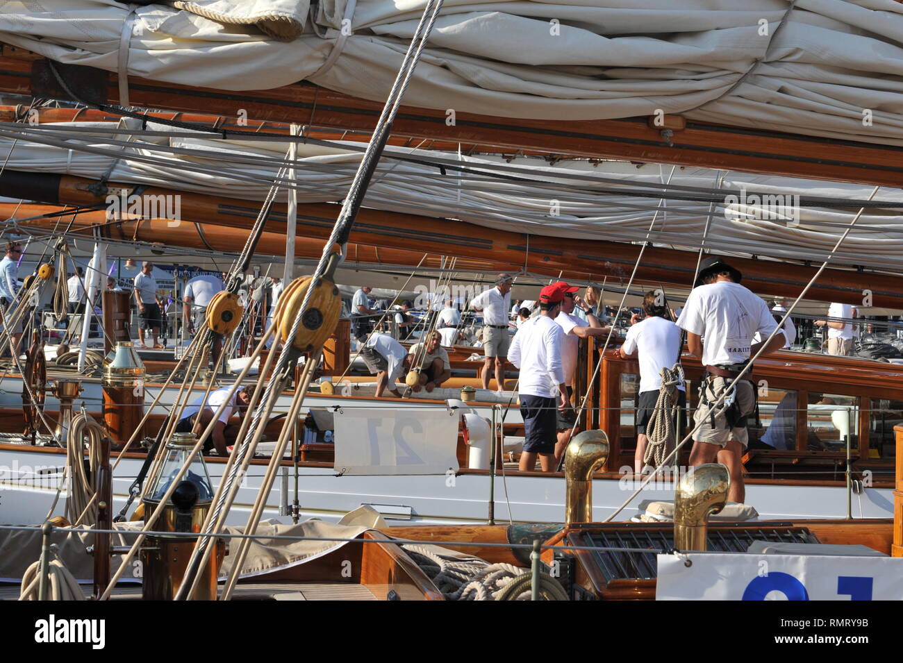 Klassische Yachten im Hafen Stockfoto