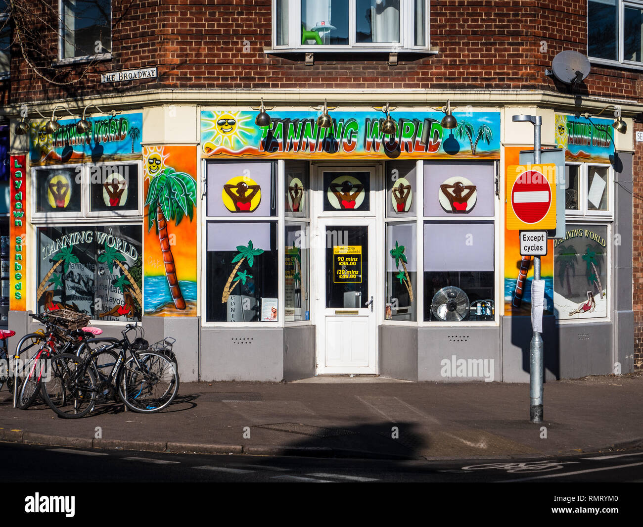 Solarien Shop - die Bräunung Welt Sonnenstudio in Mill Road, Cambridge UK Stockfoto