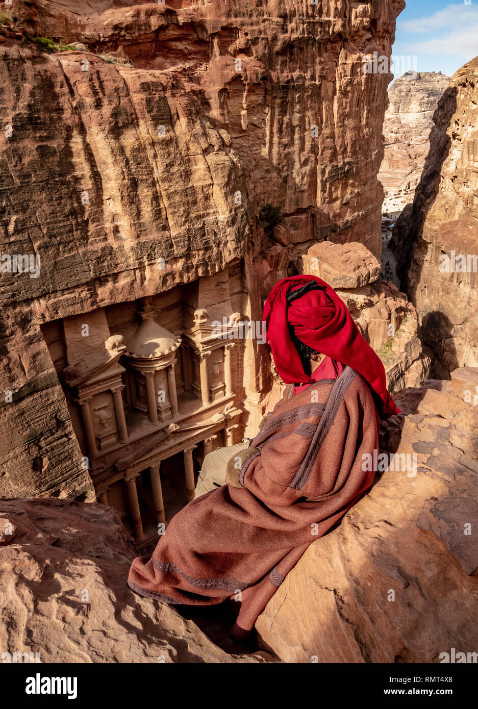 Bedouin Mann an die Staatskasse View Point, Petra, Ma'an Governorate, Jordanien (MR) Stockfoto