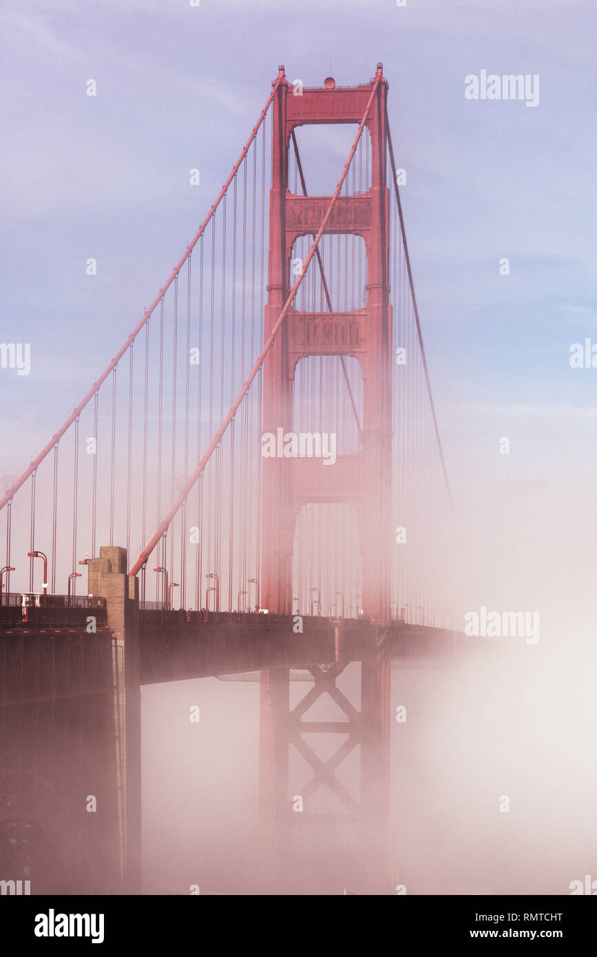 Golden Gate Bridge im Nebel. San Francisco. CA. Stockfoto