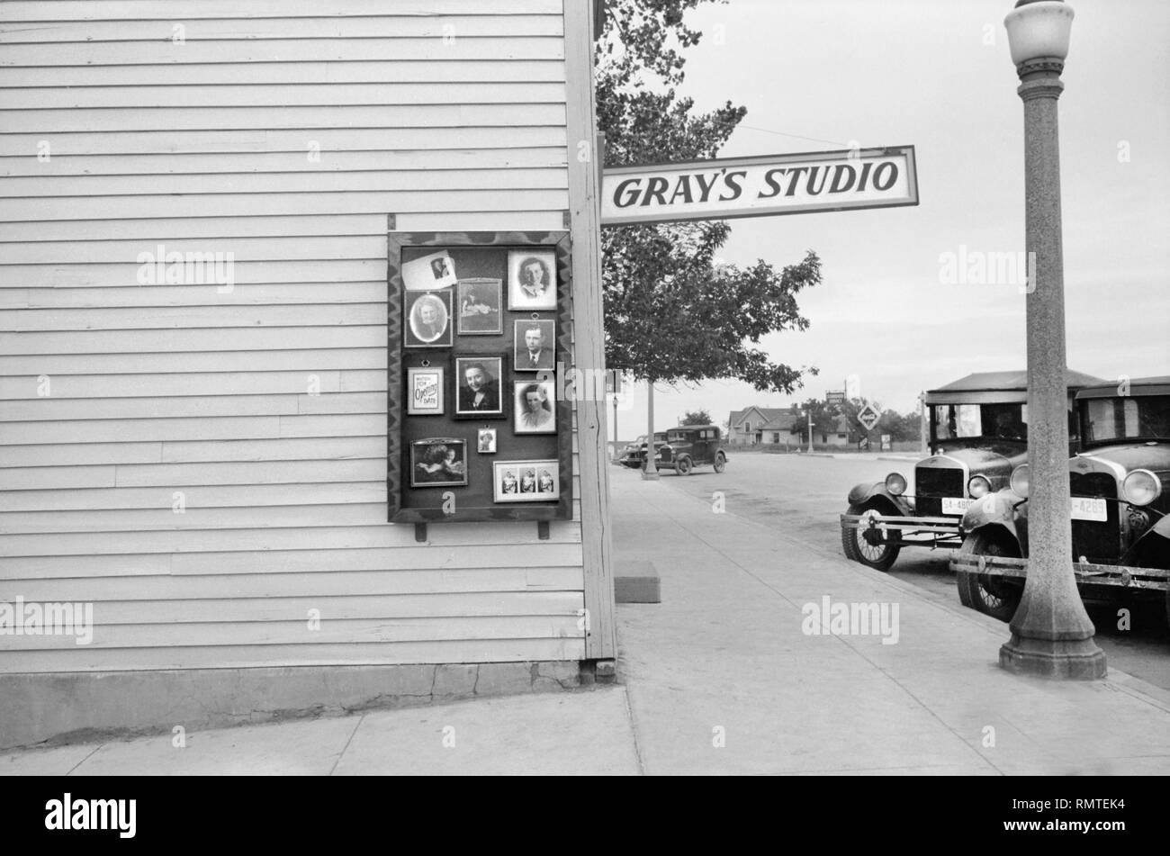 Der Fotograf Studio und Street Scene, Sisseton, South Dakota, USA, John Vachon, Farm Security Administration, September 1939 Stockfoto