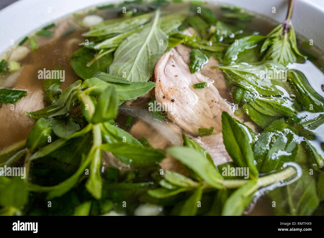 Pho Tai Chin, Nudelsuppe mit Rindfleisch und Unterbrust Pho Quynh Restaurant, Ho Chi Minh City, Vietnam Stockfoto