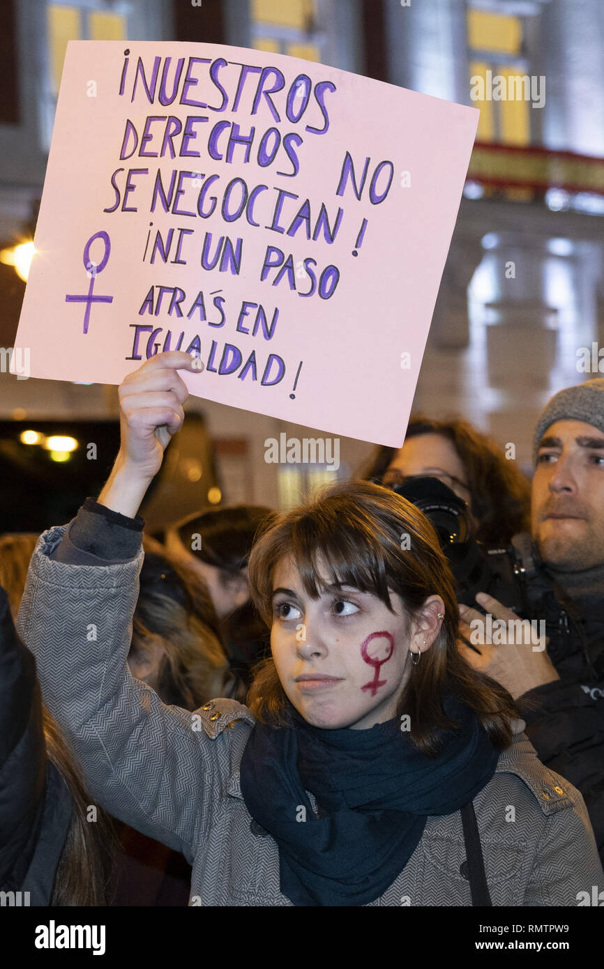 Frauen sammeln für eine feministische Demonstration gegen die rechtsextreme Partei VOX bietet: Atmosphäre, Wo: Madrid, Spanien Wann: 15 Jan 2019 Credit: Oscar Gonzalez/WENN.com Stockfoto