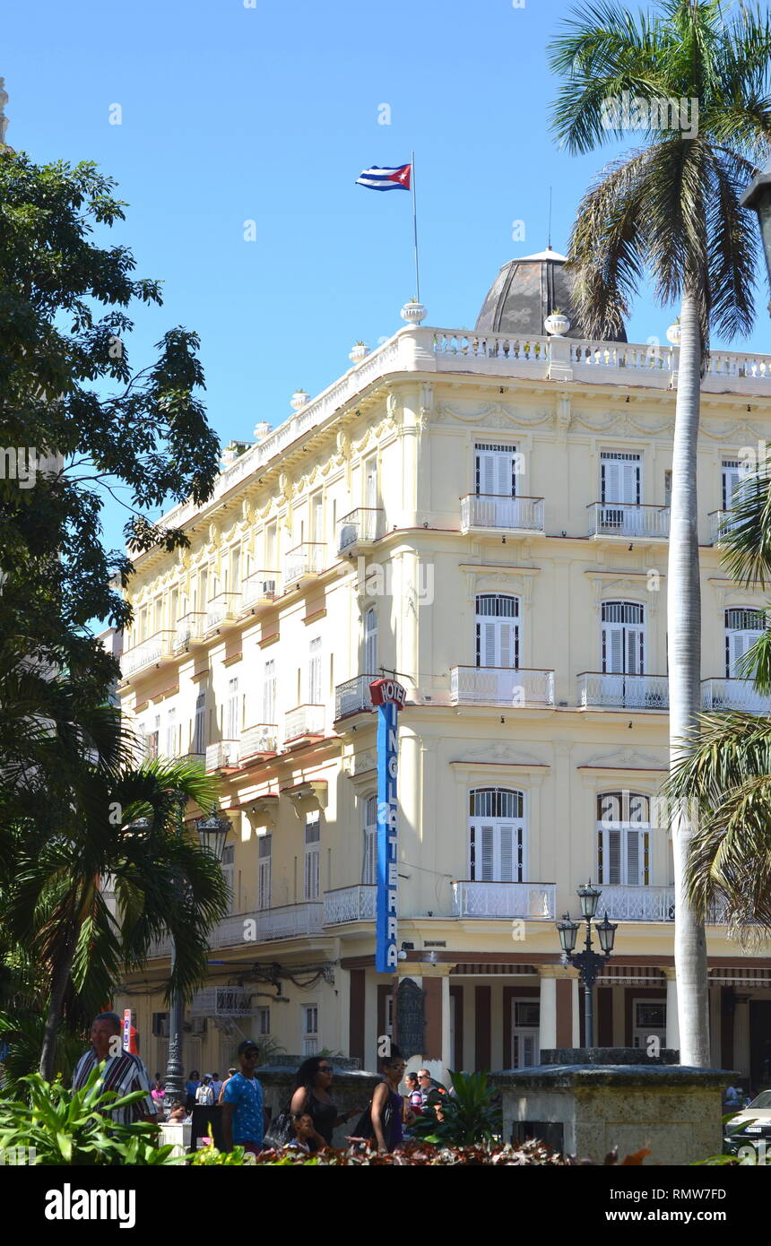 Havanna Kuba - Hotel Inglaterra Gebäude mit der Kubanischen Flagge im historischen Stadtzentrum Stockfoto