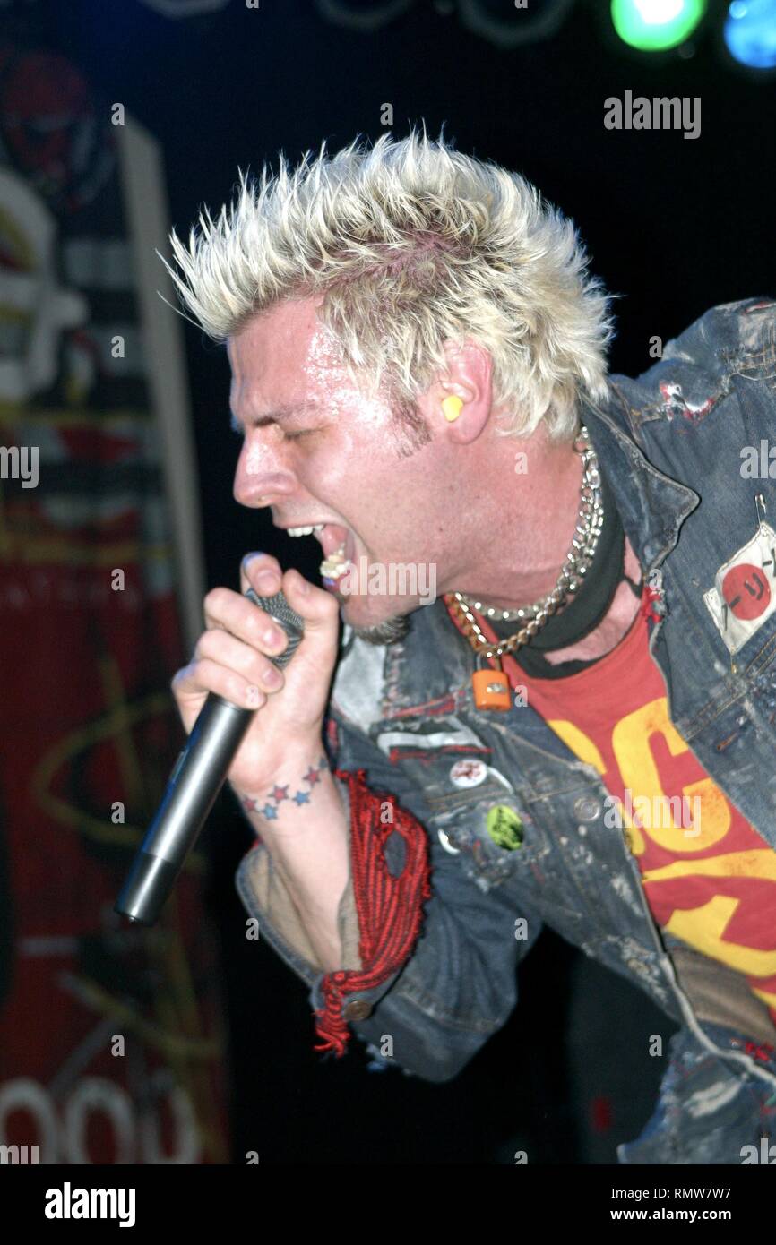 Frontmann Spider eine der Rock Band Powerman 5000 wird gezeigt auf der Bühne während einer "live"-Konzert aussehen. Stockfoto