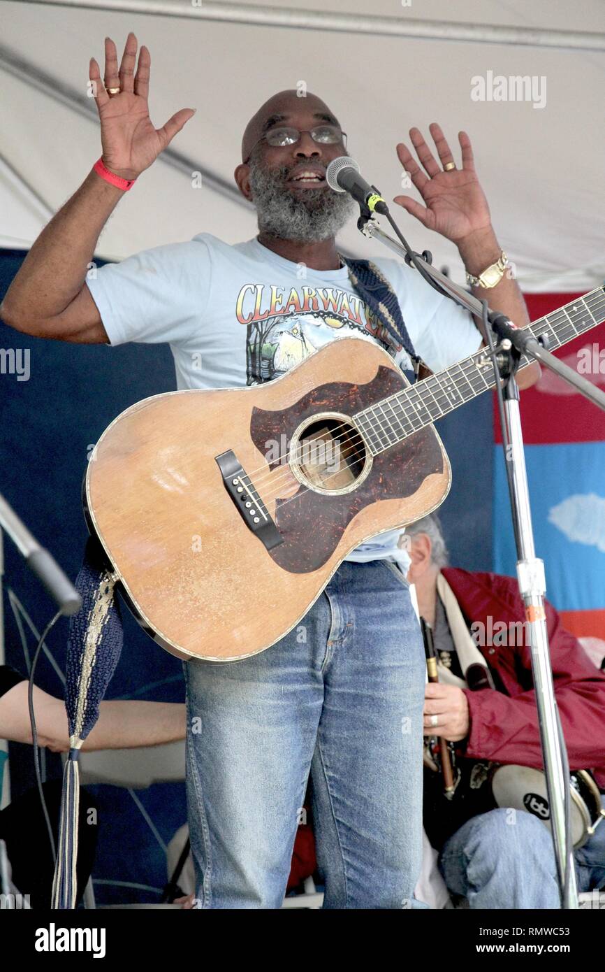 Sänger, Songwriter, Gitarrist, Schauspieler, sozialaktivist Josh White Jr ist dargestellt auf der Bühne während der Tribute Konzert zu Ehren der verstorbene Richie Havens. Stockfoto