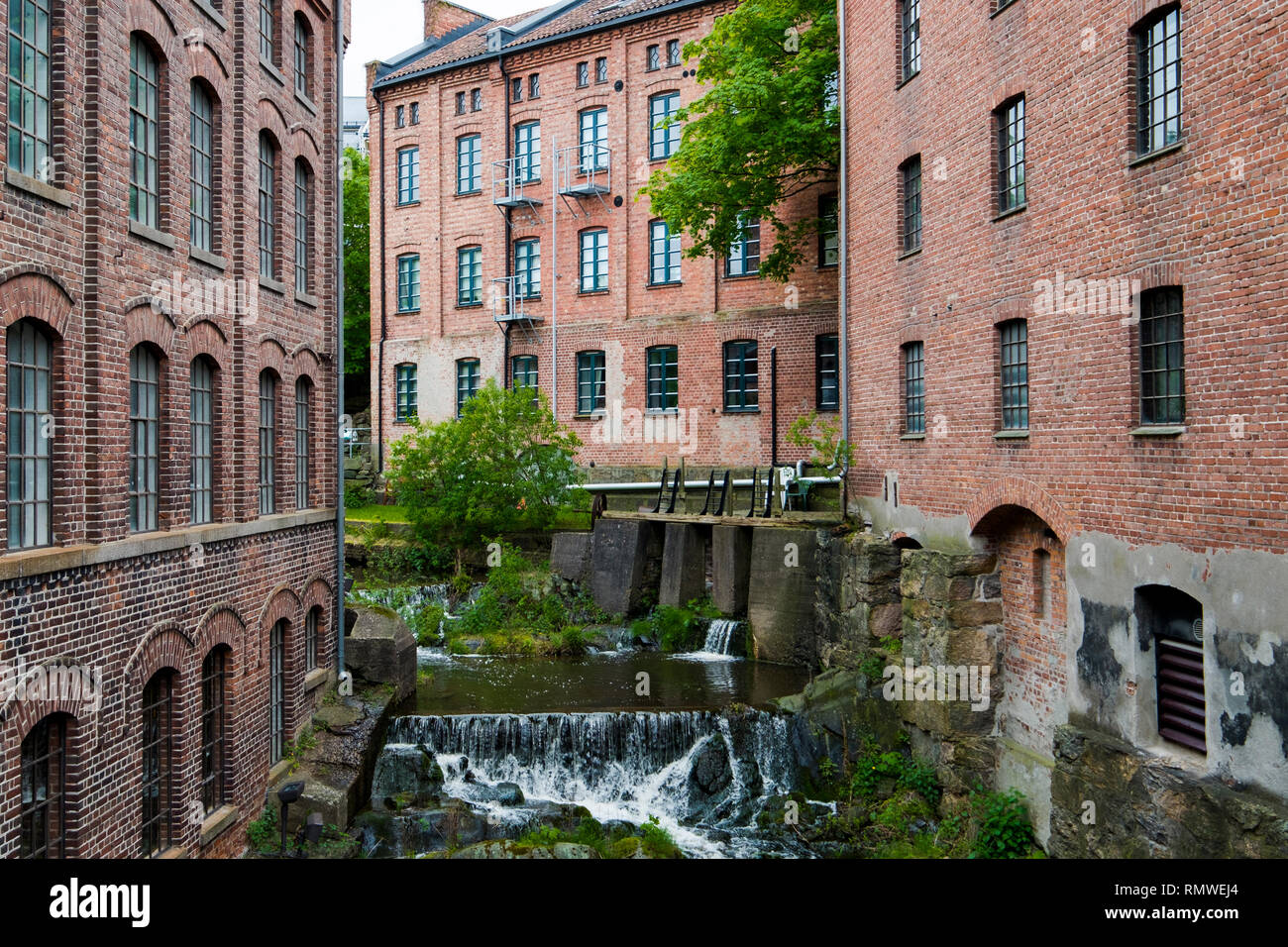 Im Zentrum von Moss, Norwegen, die Mühle Stadt, eine umfunktionierte Mühle, der jetzt einkaufen und essen Ziel. Stockfoto