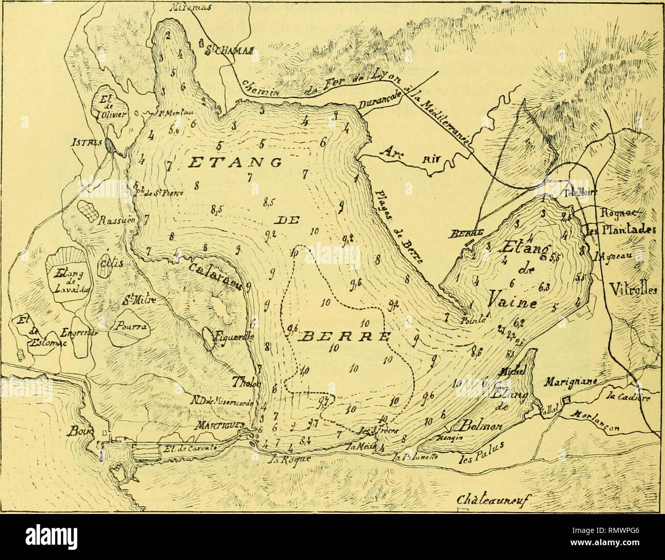 . Annales du Musée d'histoire naturelle de Marseille veröffentlicht, aux frais de la Ville ... des dragages effectués en 1724 et en 1820, Les atterrissements ont été peu Con-sidérables, Puisqu'ils n'ont déposé qu'une couche de o^ ço. Les relevés hydro-graphiques vollendete depuis cette époque prouvent confirment ce résultat et l'insigni -. FlGURE 82. Etang de Berre, d'après la carte de la Marine. Verlobter de la sédimentation dans la Presque totalité de l'Étang. Néanmoins, le colmatage se manifeste avec plus d'intensité aux abords l'Arc nicht sableuses viennent Les matières se déposer Le Long des plages de Stockfoto