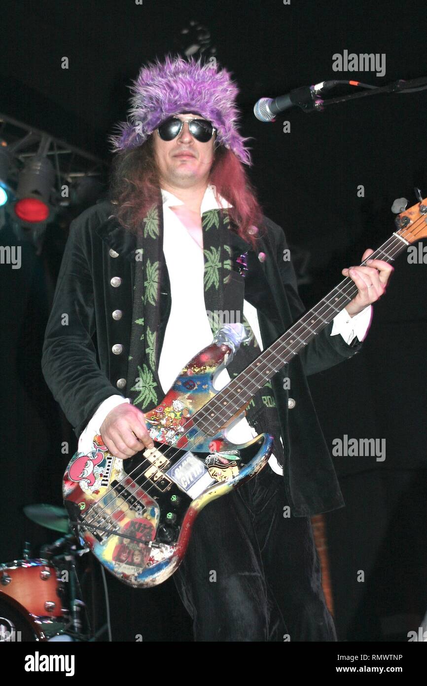 Enuff'Z Nuff Sänger und Bassist Chip Z'Nuff wird gezeigt auf der Bühne während einer "live"-Konzert aussehen. Stockfoto