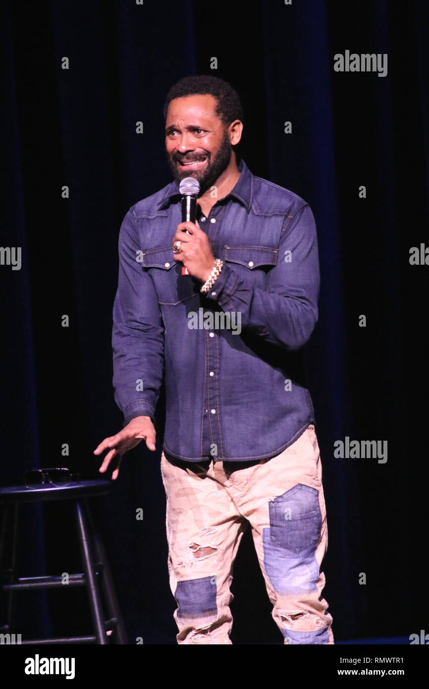 Stand up Comedian, Schauspieler, Filmproduzent, Schriftsteller und Rapper Mike Epps ist dargestellt auf der Bühne während einer "live"-Konzert aussehen. Stockfoto