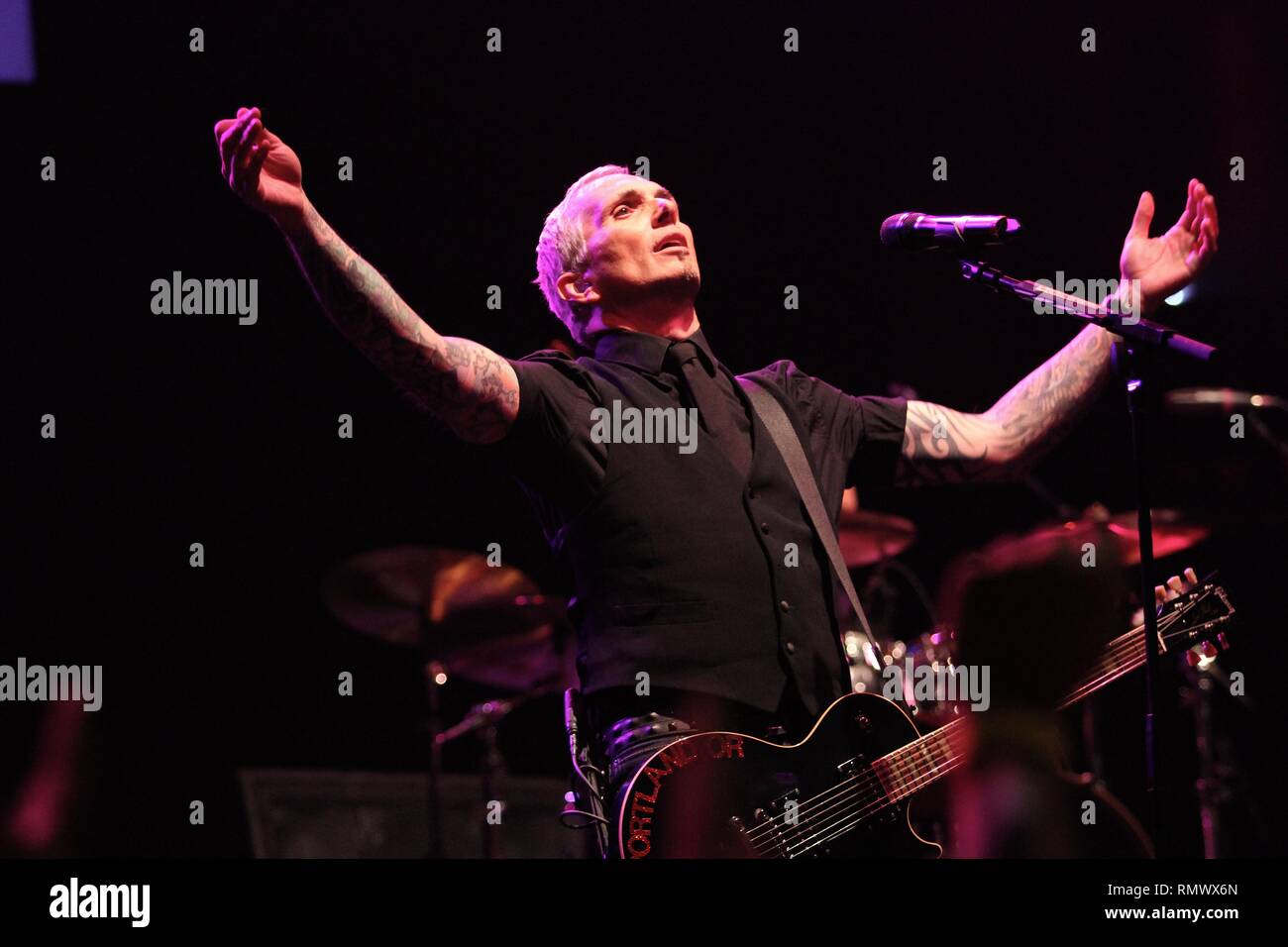 Die EverClear-Technologie Sänger und Gitarrist kunst Alexakis dargestellt auf der Bühne während einer "live"-Konzert aussehen. Stockfoto