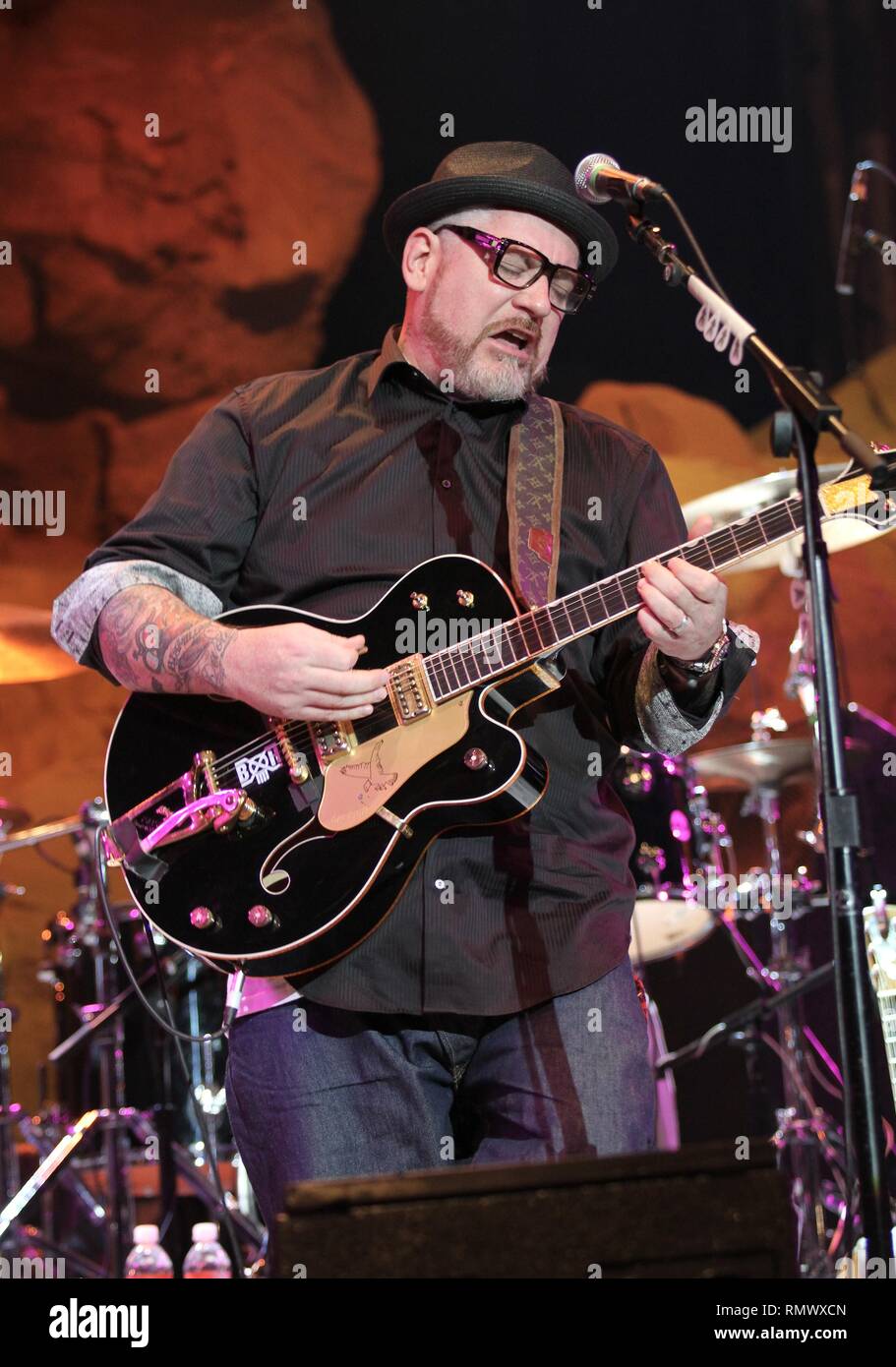 Erik Schrody, besser bekannt als Everlast wird gezeigt auf der Bühne während einer "live"-Konzert aussehen. Stockfoto