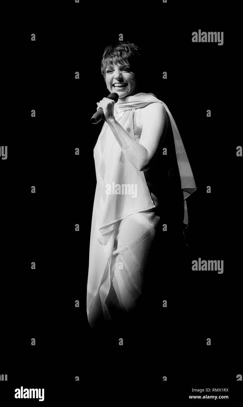 Schauspielerin und Sängerin Liza Minnelli, Tochter von Judy Garland, dargestellt auf der Bühne während einer "live"-Konzert aussehen. Stockfoto