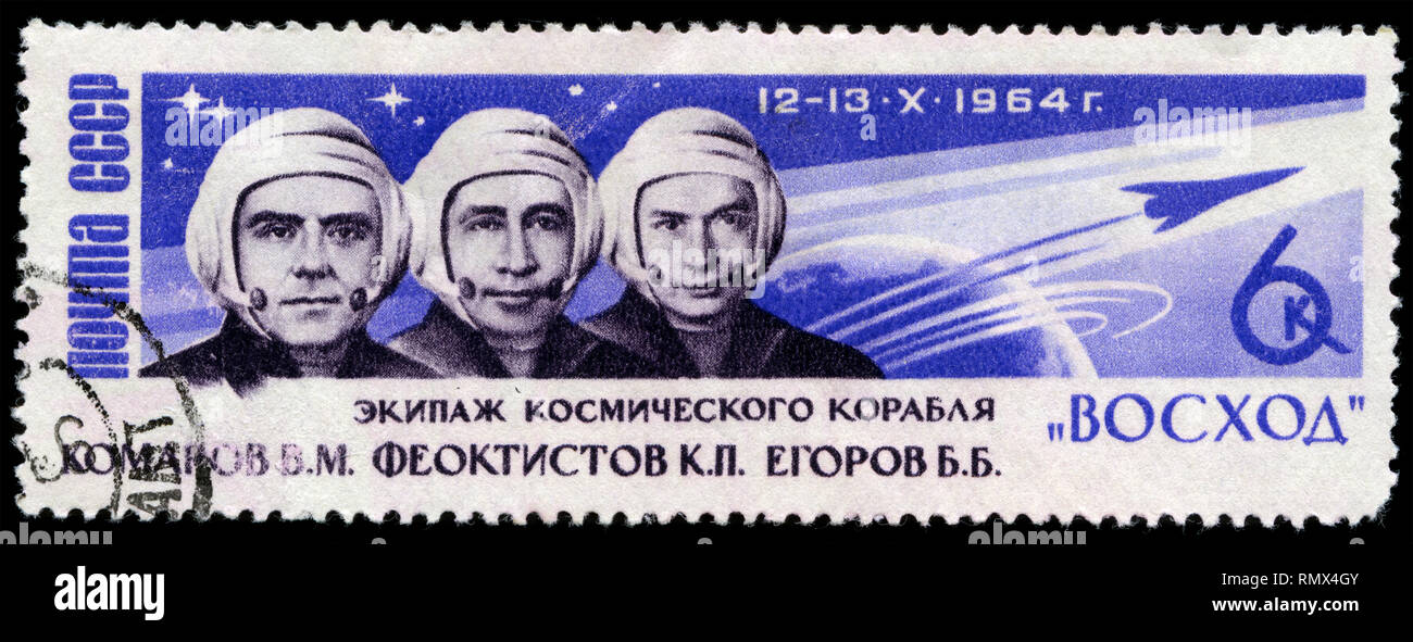 Briefmarke aus der Sowjetunion in den ersten drei - die bemannte Raumfahrt in der Serie 1964 Stockfoto