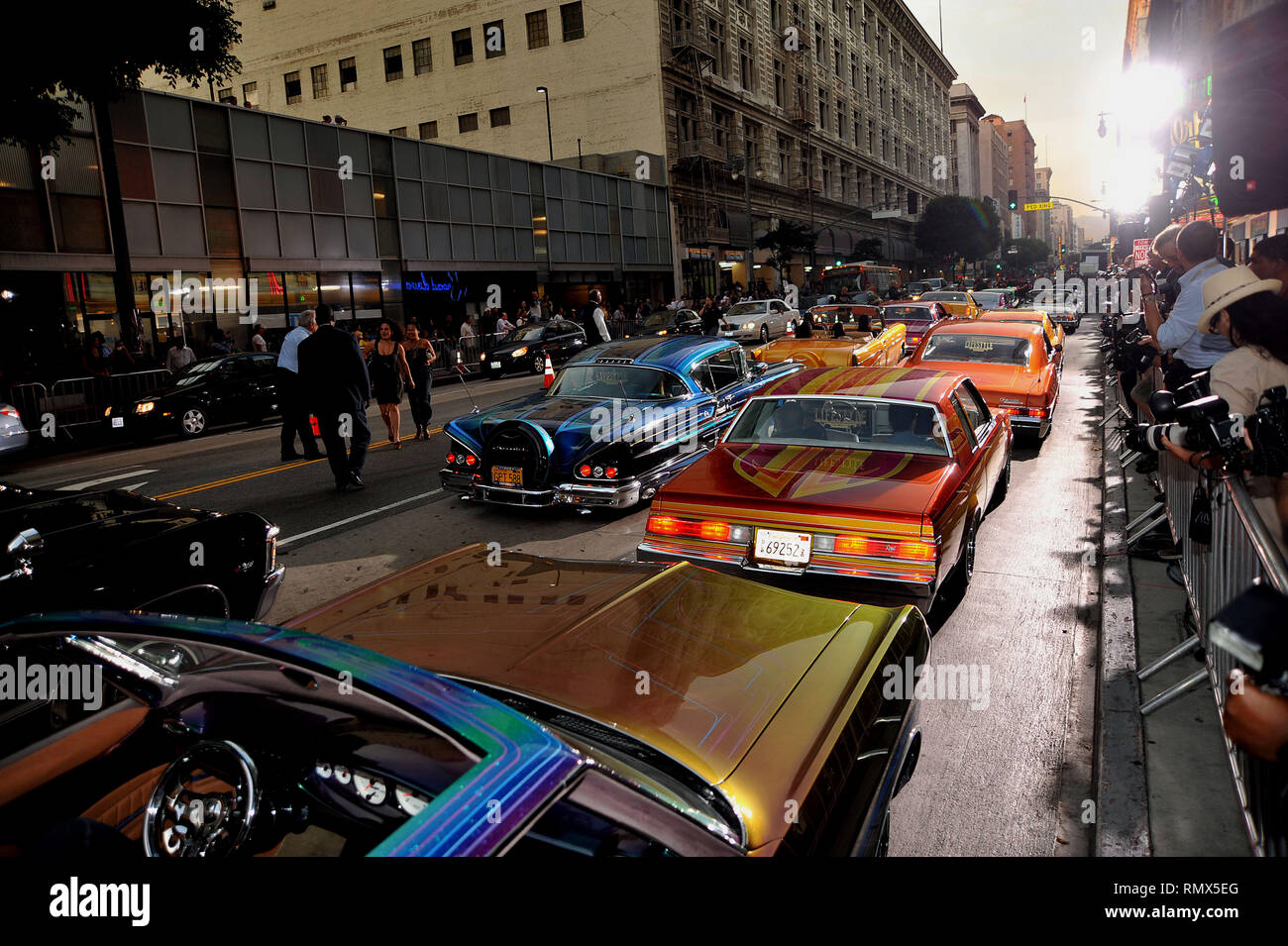 Autos - Machete Machete Premiere im Orpheum Theater in Los Angeles. Autos Machete 51 Veranstaltung in Hollywood Leben - Kalifornien, Roter Teppich und backstage, Film Stars, TV Stars, Musik, Promis, Topix, Bestof, Kunst, Kultur und Unterhaltung, Fotografie, Anfrage tsuni@Gamma-USA.com, Kredit Tsuni/USA, Zubehör Verschleiß von Menschen zum Ereignis. Schuhe, Schmuck, Ring, Ohrring, Tasche Ambiente und andere. Ab 2010 Stockfoto