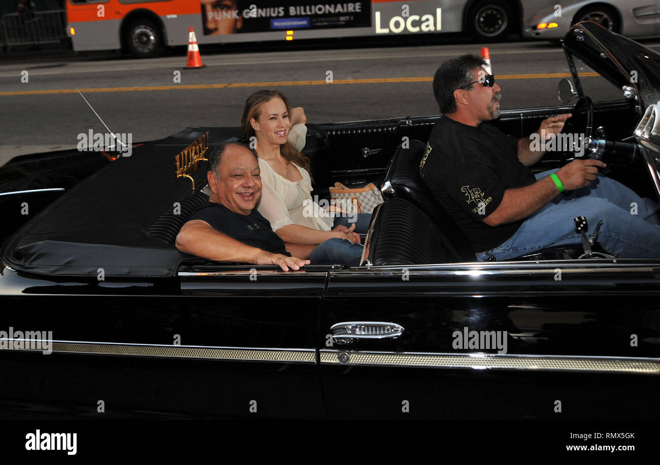 Cheech Marin und Frau Machete Premiere im Orpheum Theater in Los Angeles. CheechMarin 49 Veranstaltung in Hollywood Leben - Kalifornien, Roter Teppich und backstage, Film Stars, TV Stars, Musik, Promis, Topix, Bestof, Kunst, Kultur und Unterhaltung, Fotografie, Anfrage tsuni@Gamma-USA.com, Kredit Tsuni/USA, Zubehör Verschleiß von Menschen zum Ereignis. Schuhe, Schmuck, Ring, Ohrring, Tasche Ambiente und andere. Ab 2010 Stockfoto