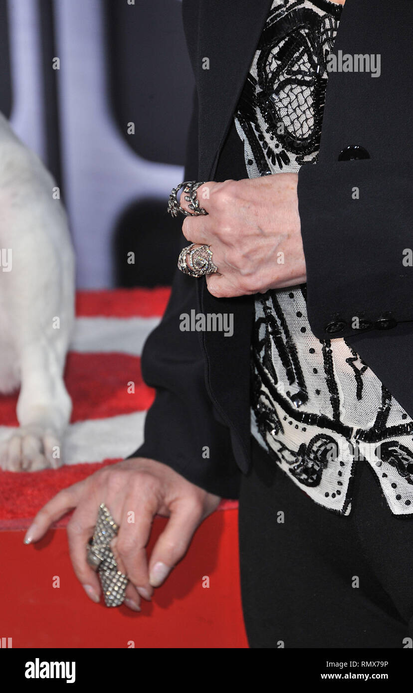 Cher anreisen, die das AFI Nacht an den Filmen am Arclight Theater in Los Angeles. Cher 187 Veranstaltung in Hollywood Leben - Kalifornien, Roter Teppich und backstage, Film Stars, TV Stars, Musik, Promis, Topix, Bestof, Kunst, Kultur und Unterhaltung, Fotografie, Anfrage tsuni@Gamma-USA.com, Kredit Tsuni/USA, Zubehör Verschleiß von Menschen zum Ereignis. Schuhe, Schmuck, Ring, Ohrring, Tasche Ambiente und andere. Ab 2013 Stockfoto