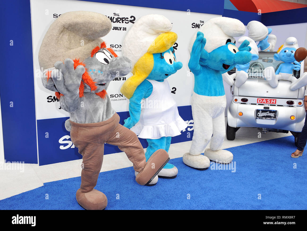 Die Schlümpfe die Schlümpfe 2 Premiere auf dem Westwood Village Theater in Los Angeles. Die Schlümpfe Ereignis in Hollywood Leben - Kalifornien, Roter Teppich und backstage, Film Stars, TV Stars, Musik, Promis, Topix, Bestof, Kunst, Kultur und Unterhaltung, Fotografie, Anfrage tsuni@Gamma-USA.com, Kredit Tsuni/USA, Zubehör Verschleiß von Menschen zum Ereignis. Schuhe, Schmuck, Ring, Ohrring, Tasche Ambiente und andere. Ab 2013 Stockfoto