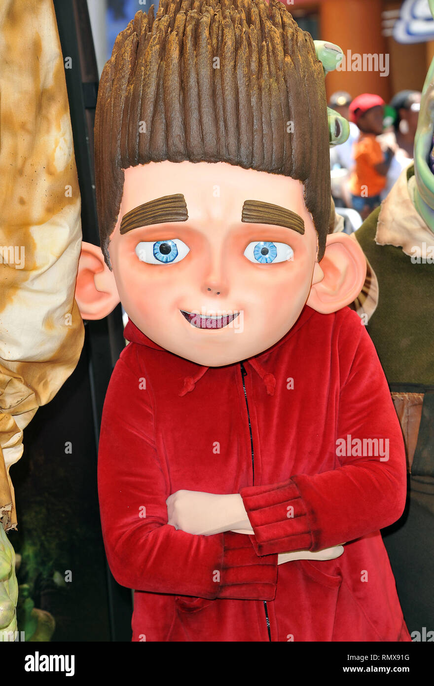 ZD3 9070 Am ParaNorman Premiere auf der universellen Theater in Los Angeles. ParaNorman 44 Veranstaltung in Hollywood Leben - Kalifornien, Roter Teppich und backstage, Film Stars, TV Stars, Musik, Promis, Topix, Bestof, Kunst, Kultur und Unterhaltung, Fotografie, Anfrage tsuni@Gamma-USA.com, Kredit Tsuni/USA, Zubehör Verschleiß von Menschen zum Ereignis. Schuhe, Schmuck, Ring, Ohrring, Tasche Ambiente und andere. Ab 2012 Stockfoto