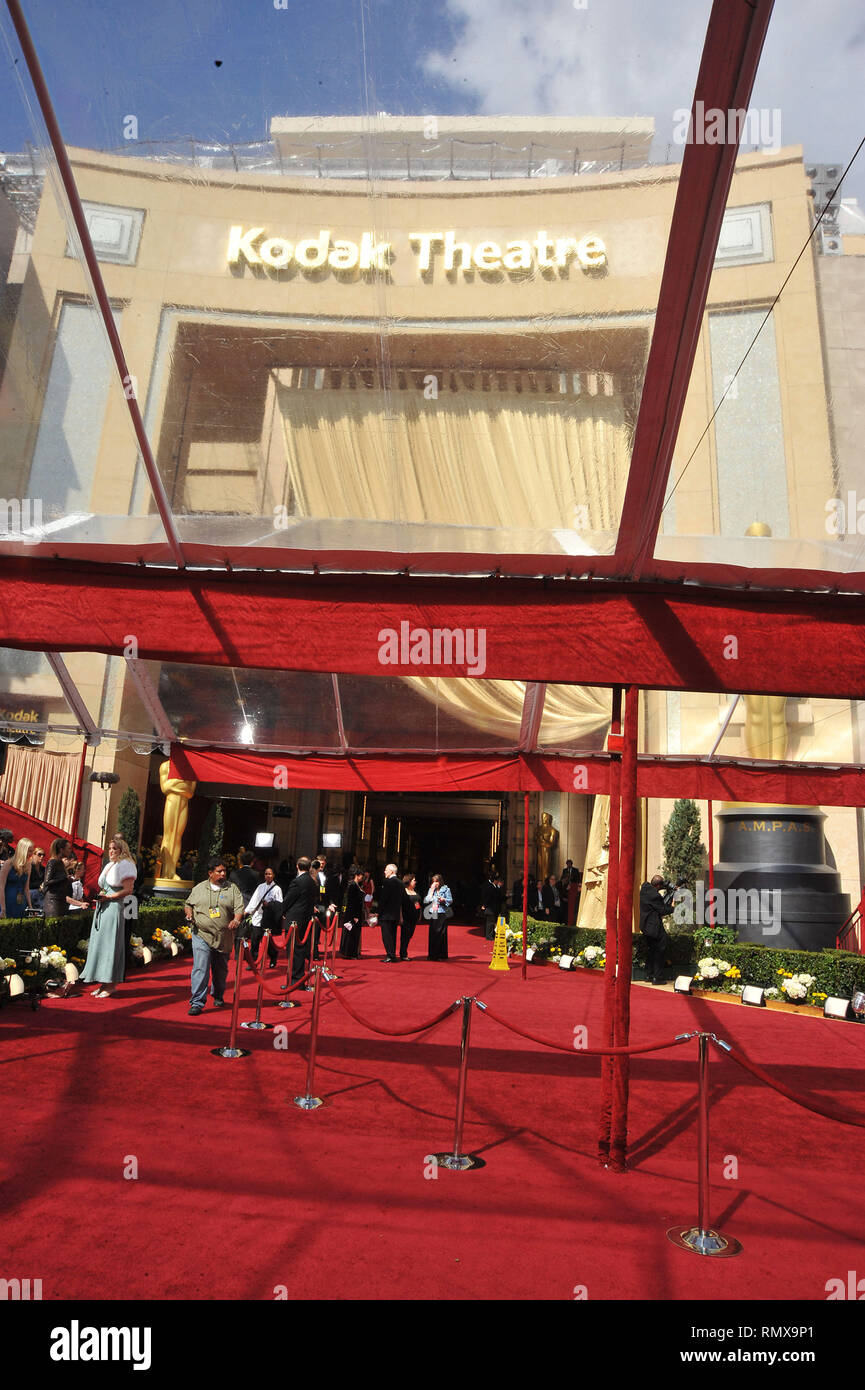 Ambiente 234 - 82Nd Academy Awards Ankunft im Kodak Theater in Los Angeles. Ambiente 234 Veranstaltung in Hollywood Leben - Kalifornien, Roter Teppich und backstage, Film Stars, TV Stars, Musik, Promis, Topix, Bestof, Kunst, Kultur und Unterhaltung, Fotografie, Anfrage tsuni@Gamma-USA.com, Kredit Tsuni/USA, Zubehör Verschleiß von Menschen zum Ereignis. Schuhe, Schmuck, Ring, Ohrring, Tasche Ambiente und andere. Ab 2010 Stockfoto