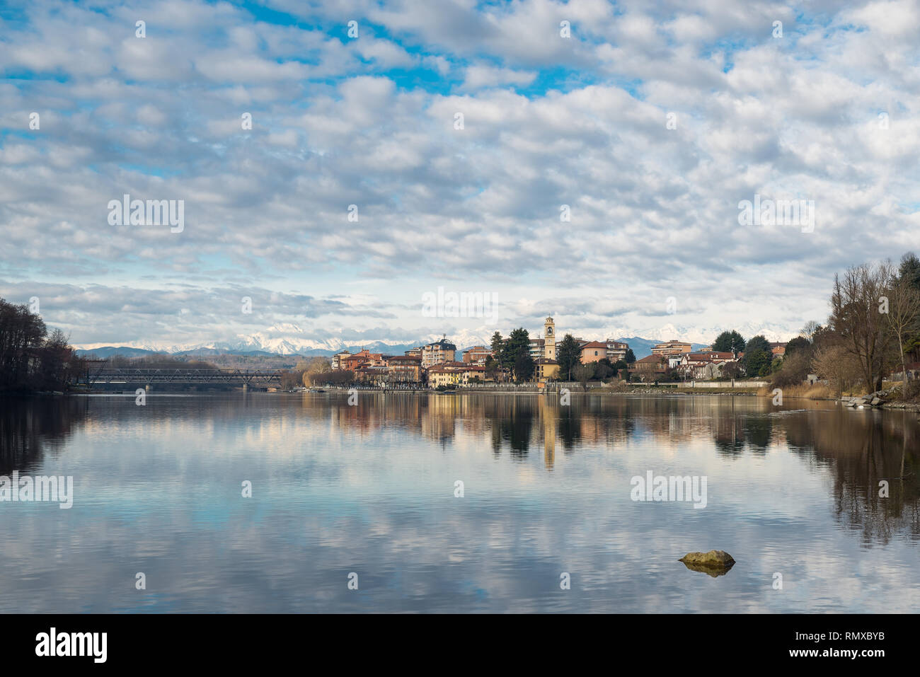 Großen Italienischen Fluss. Ticino in Sesto Calende Stadt Stockfoto