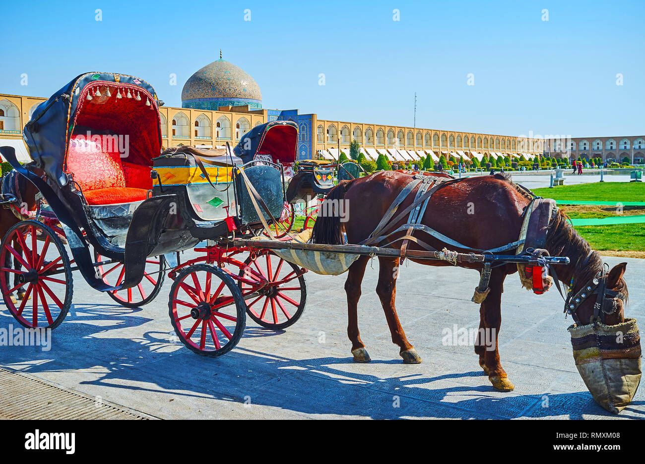 Pferdekutschenfahrt ist der beliebte Touristenattraktion in Naqsh-e Jahan Platz mit großen Arrea Green Park und viele historische Sehenswürdigkeiten aroun Stockfoto