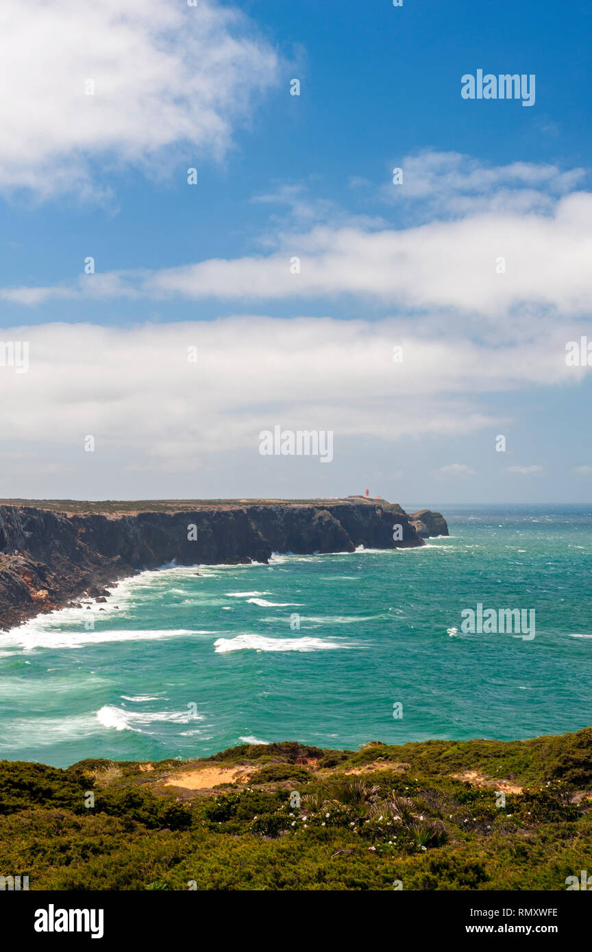 Blick Richtung Kap St. Vincent. Die Küste ist Teil des historischen Weg auf der Rota Vicentina, eine mehrtägige Wanderung durch die Portugiesische hinausgehen Stockfoto