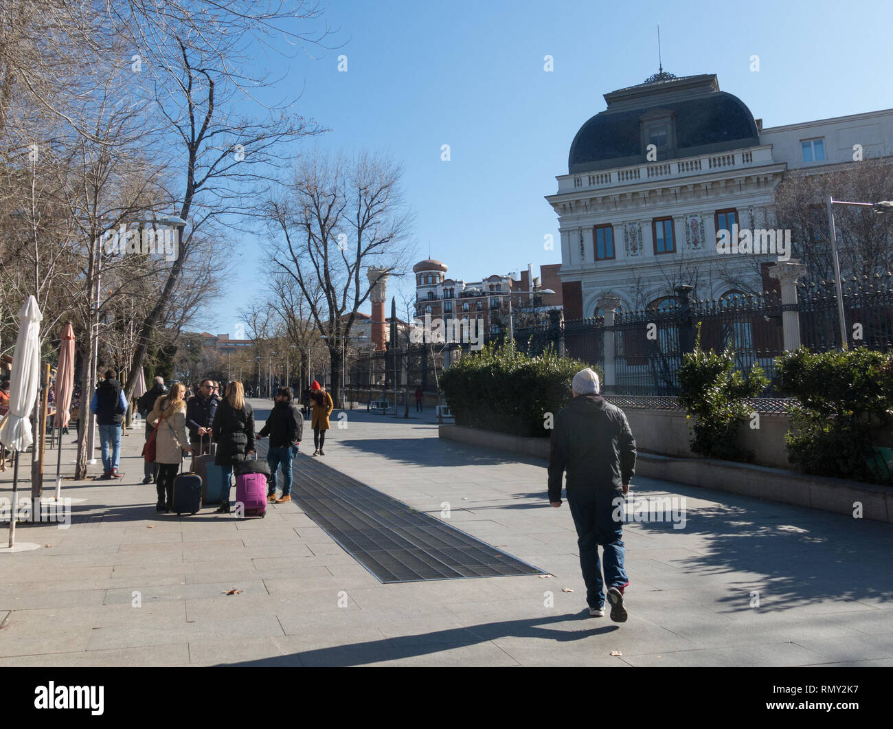 Madrid, Spanien - 27. Januar 2018: Moyano Straße, Pfad des Parque del Buen Retiro vom Paseo del Prado. Madrid Spanien Stockfoto