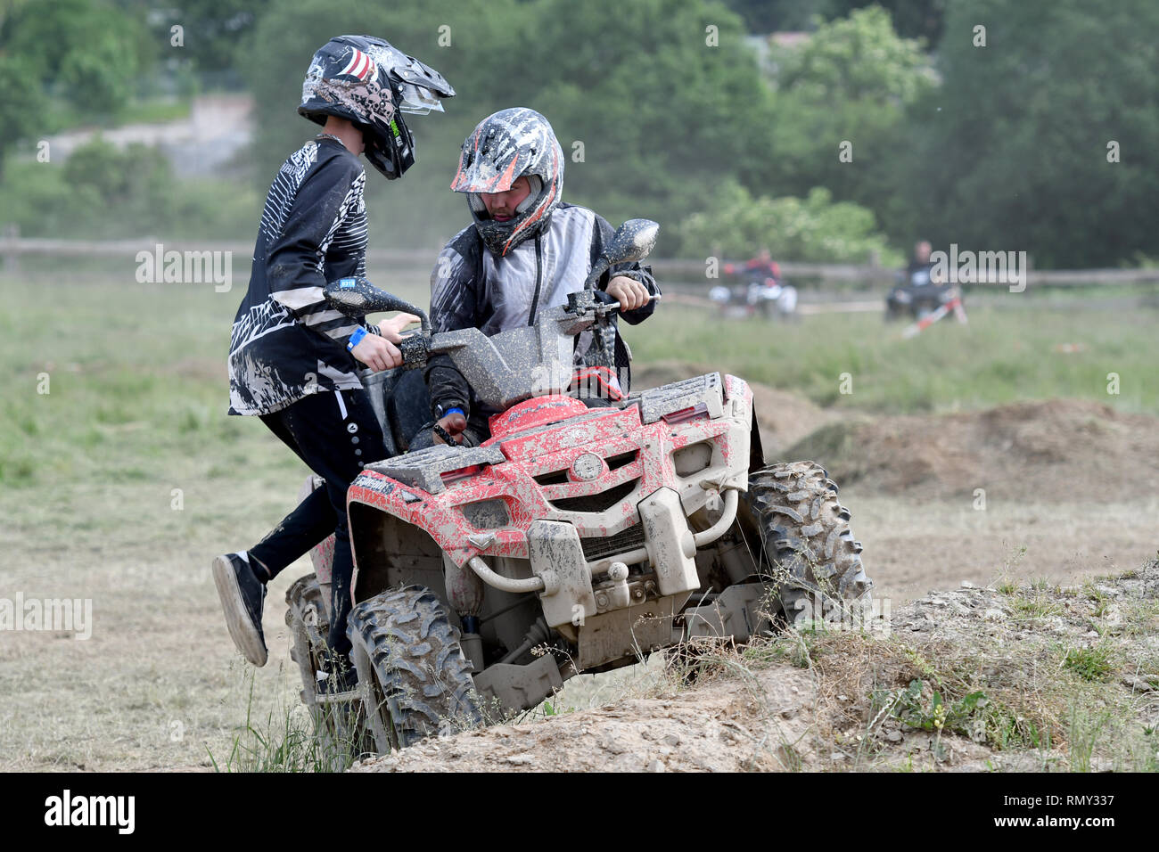 Ein Paar auf einem Quad/ATV Offroad Stockfoto