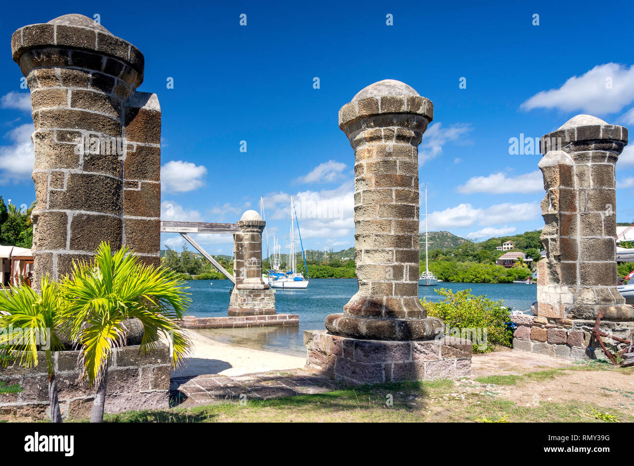 Spalten der ehemaligen Boat House, Nelson's Dockyard Nationalpark, Saint Paul Pfarrei, Antigua, Antigua und Barbuda, Kleine Antillen, Karibik Stockfoto