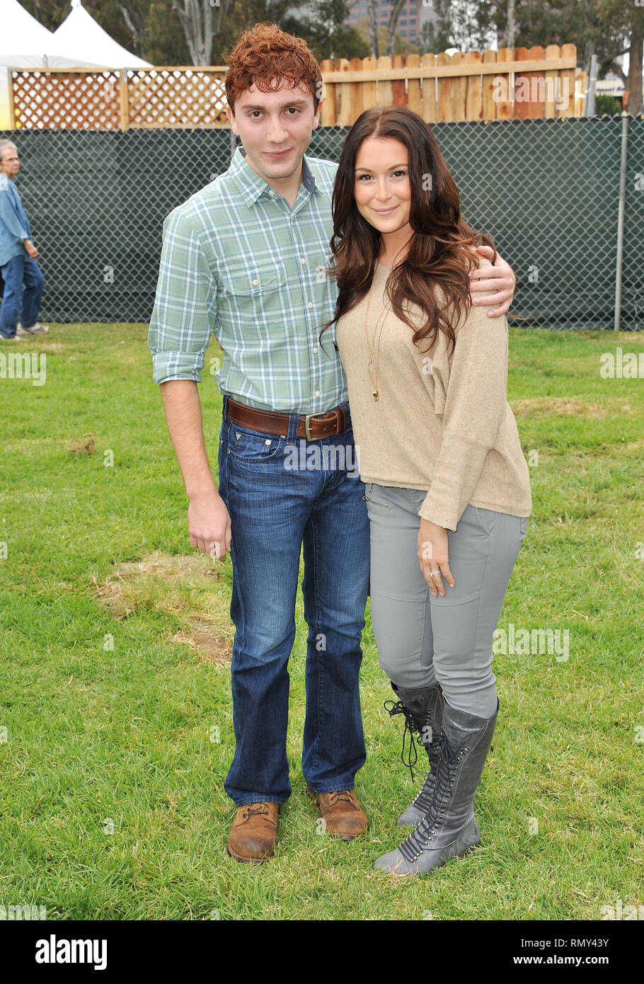 Daryl Sabara, Alexa Vega an der pädiatrischen Aid Foundation 2011 Wadsworth Theater in Los Angeles. Daryl Sabara, Alexa Vega 20 Veranstaltung in Hollywood Leben - Kalifornien, Red Carpet Event, USA, Filmindustrie, Prominente, Fotografie, Bestof, Kunst, Kultur und Unterhaltung, Topix prominente Mode, Besten, Hollywood Leben, Event in Hollywood Leben - Kalifornien, Roter Teppich und backstage, Film Stars, TV Stars, Musik, Promis, Topix, Akteure aus dem gleichen Film, Cast und co Star zusammen. Anfrage tsuni@Gamma-USA.com, Kredit Tsuni/USA, 2011-Gruppe, TV und Film Cast Stockfoto